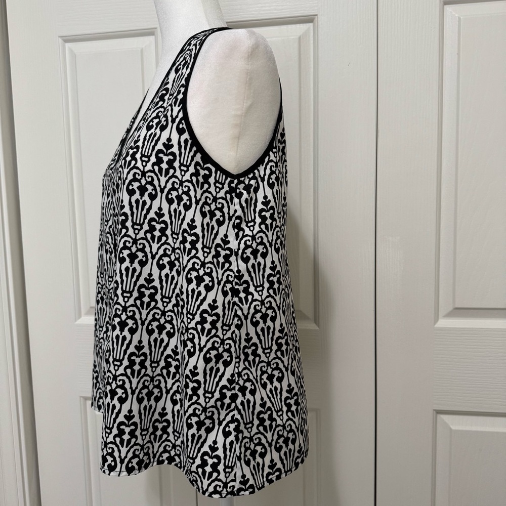 AQUA Black White Damask Scroll V-Neck Sleeveless Blouse Top M - Picture 4 of 12